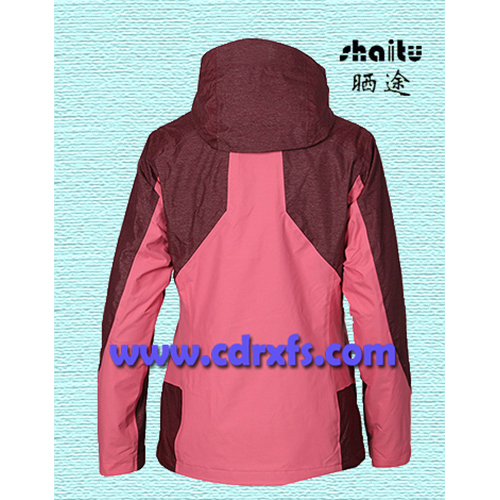 玫红深红拼接冲锋衣背面