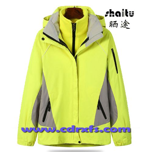 荧光绿冲锋衣